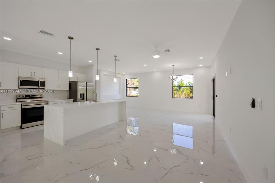 Spacious, unfurnished interior of a new home in , Lehigh Acres (Image 12).