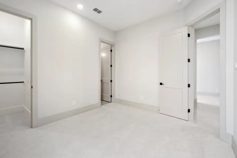 Representative unfurnished interior of a home built from the Westwood by Landon Homes in Dominion Estates, Frisco (Image 30).