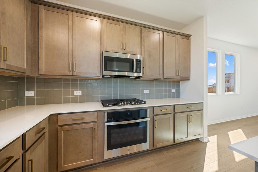Representative images and renderings are for illustrative purposes. Actual structural options and design finishes of home may vary.