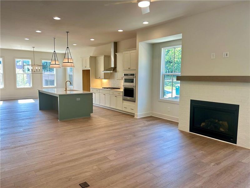 Spacious, unfurnished interior of a new home in , Atlanta (Image 5).