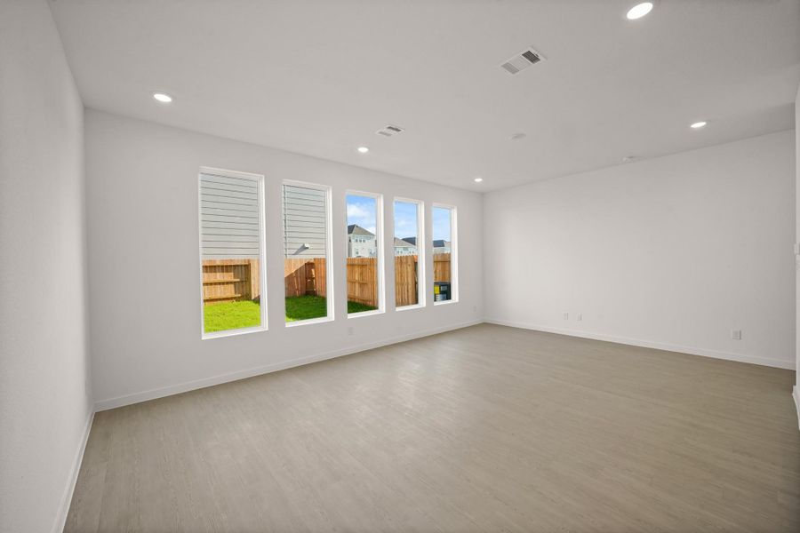 Spacious, unfurnished interior of a new home in Piccolina, Houston (Image 26).