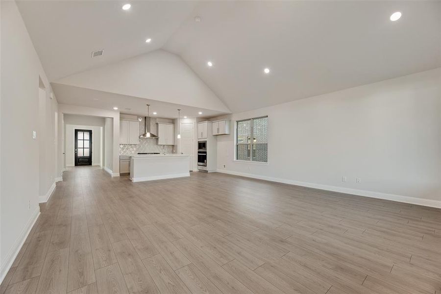 Spacious, unfurnished interior of a new home in Villages of Creekwood, Frisco (Image 16).