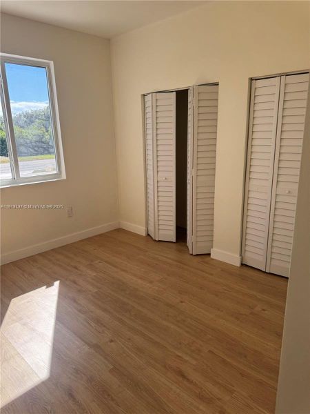 Spacious, unfurnished interior of a new home in , Port Charlotte (Image 20).