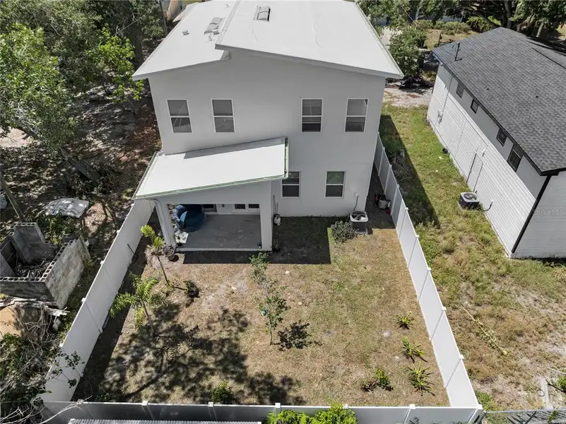 Exterior details and patio area of a home in , Tampa (Image 4).