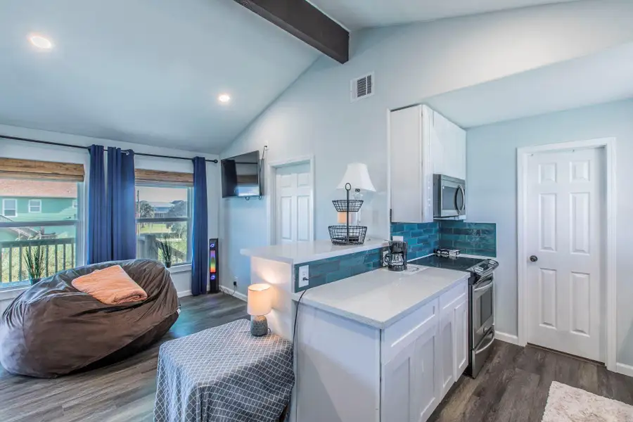 Furnished interior view inside a new home in , Bolivar Peninsula (Image 9).