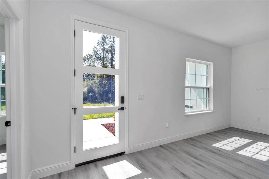 Spacious, unfurnished interior of a new home in , Citrus Springs (Image 30).