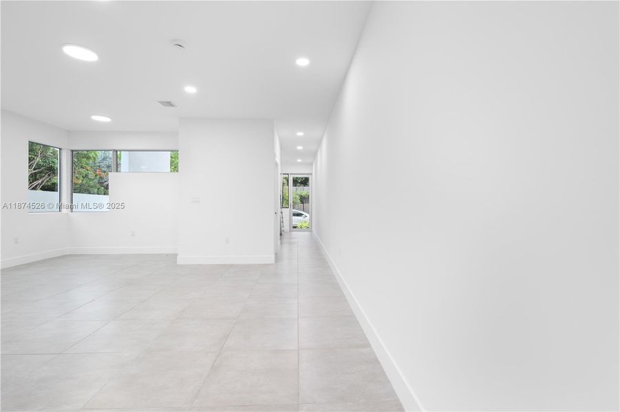 Spacious, unfurnished interior of a new home in , Miami (Image 64).
