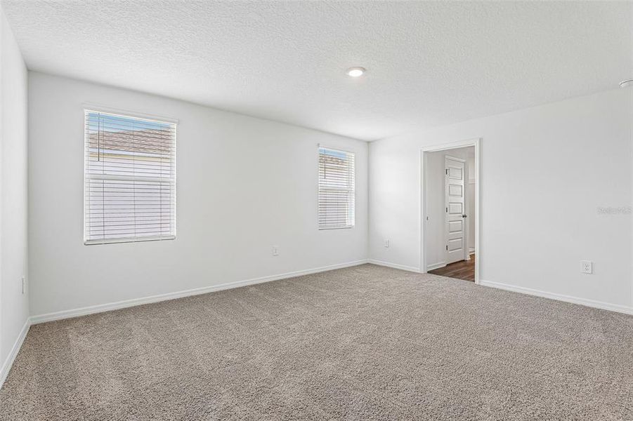 Spacious, unfurnished interior of a new home in , Davenport (Image 18).