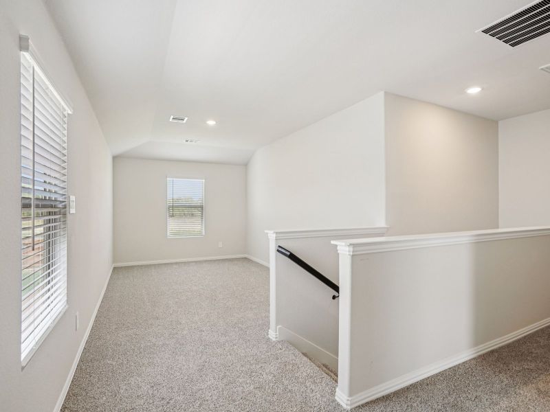 Spacious, unfurnished interior of a new home in Westmoor, Sherman (Image 18).