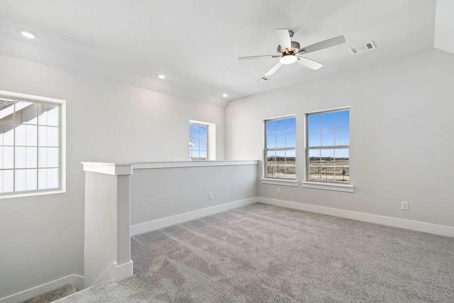 Spacious, unfurnished interior of a new home in Dove Hollow, Waxahachie (Image 30). Spacious, unfurnished interior of a new home in Dove Hollow, Waxahachie (Image 30).
