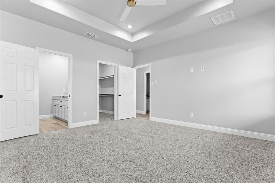 Spacious, unfurnished interior of a new home in , Greenville (Image 10).