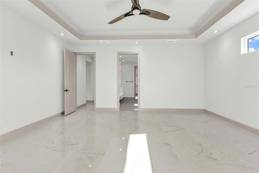 Spacious, unfurnished interior of a new home in , Punta Gorda (Image 26).