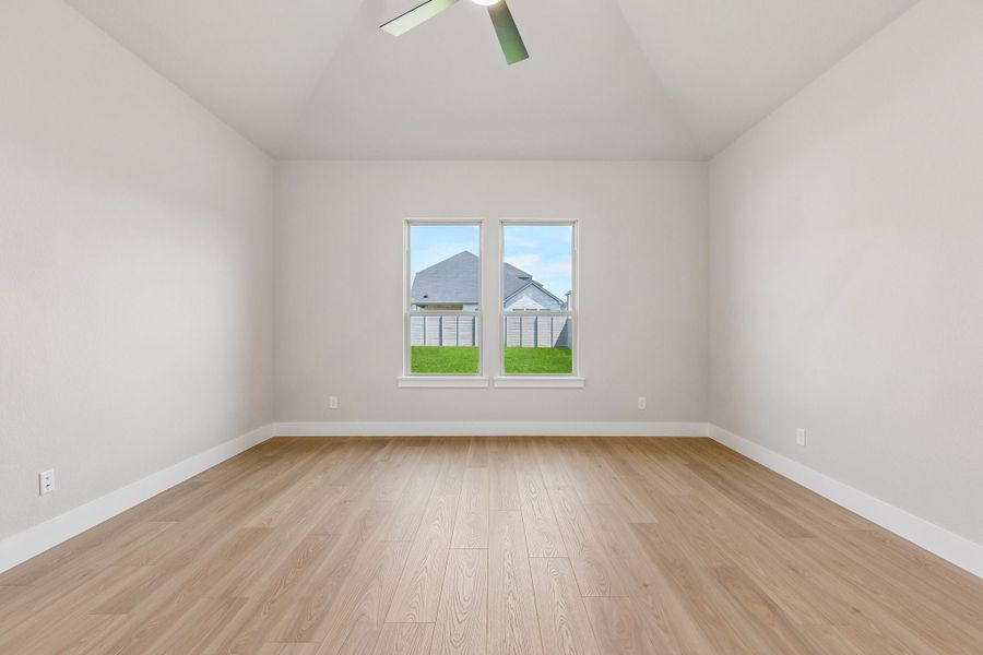 Spacious, unfurnished interior of a new home in Painted Tree Lakeside, McKinney (Image 27).