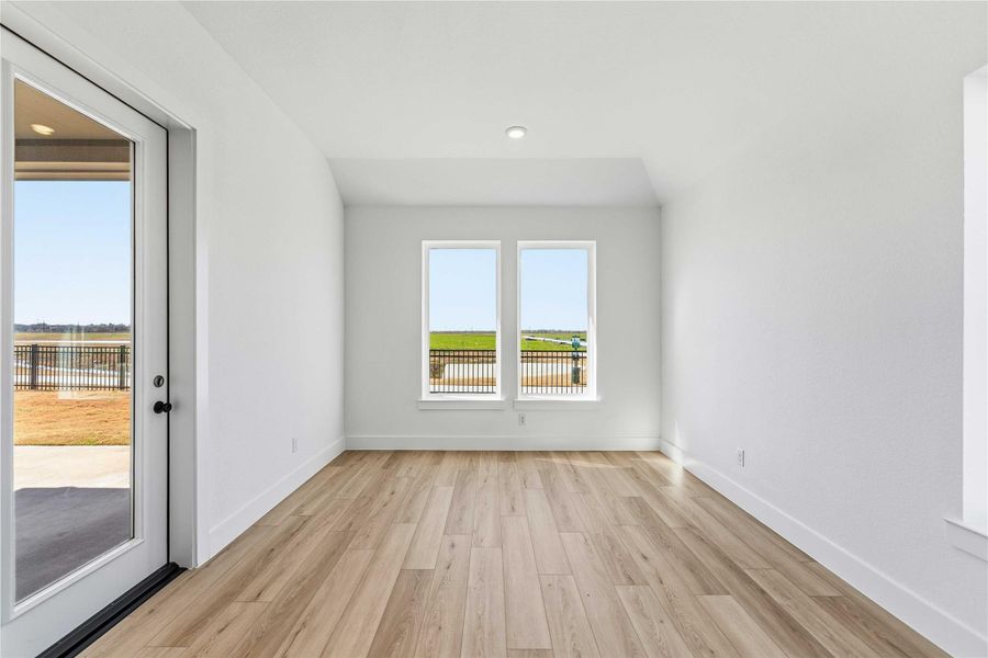 Spacious, unfurnished interior of a new home in Valencia, Manvel (Image 17).