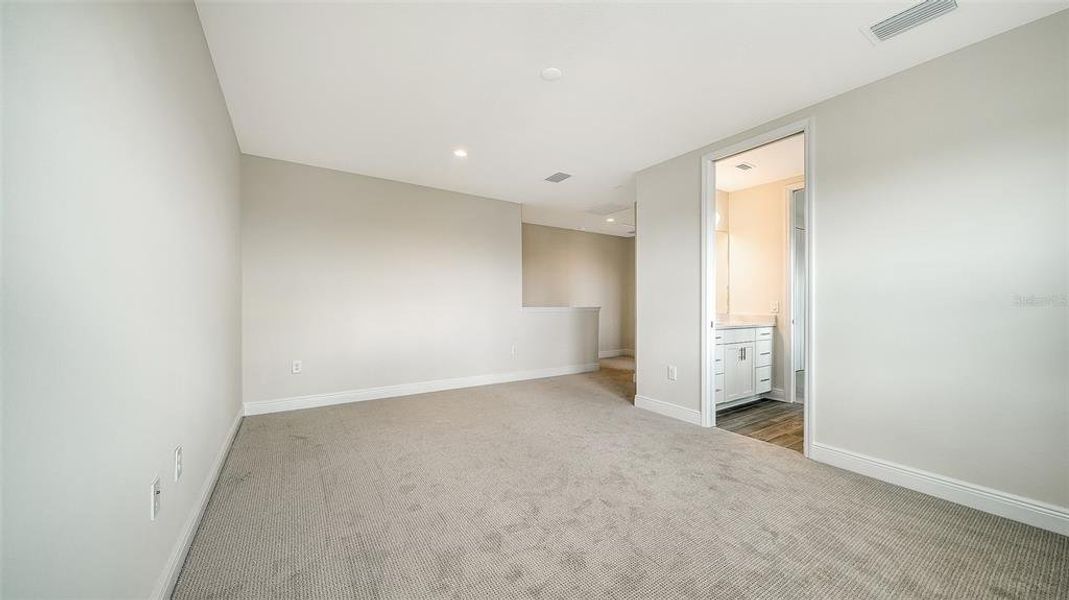 Spacious, unfurnished interior of a new home in Palm Grove, Lakewood Ranch (Image 41).