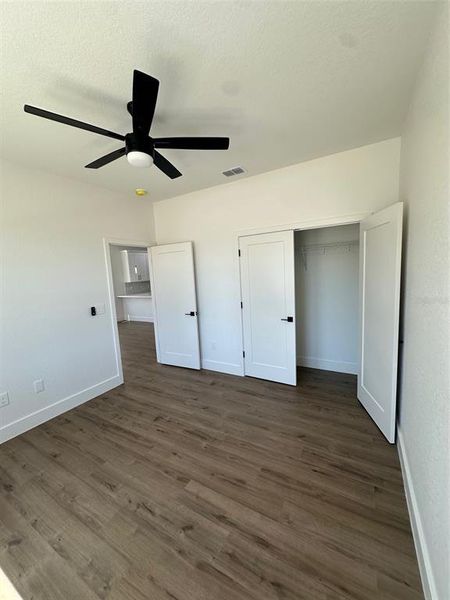 Spacious, unfurnished interior of a new home in , Tampa (Image 9).