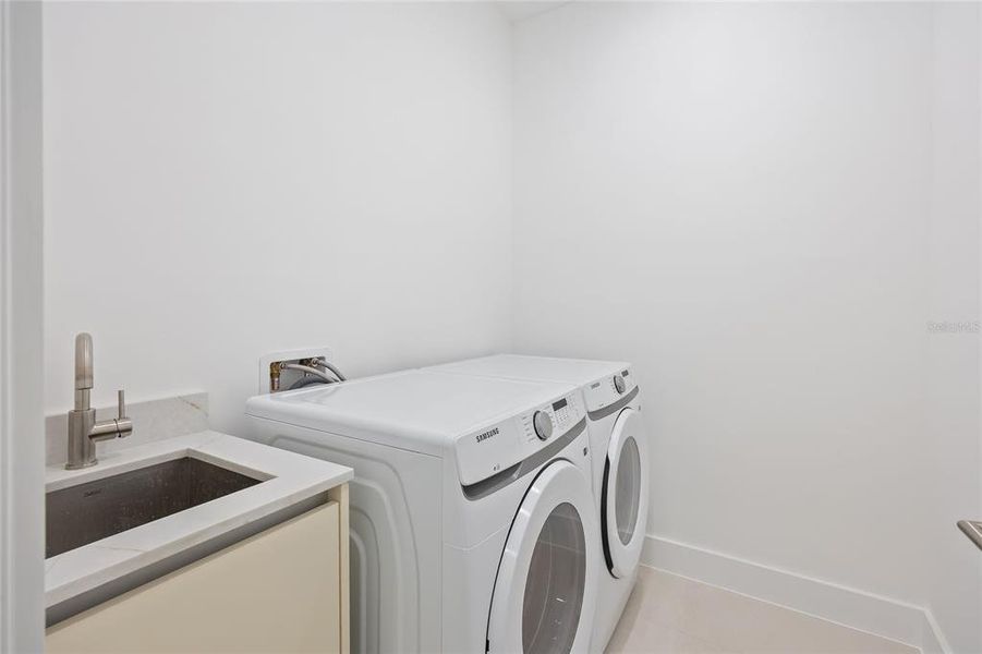 Close-up of interior finishes inside a home in , Port Charlotte (Image 20).