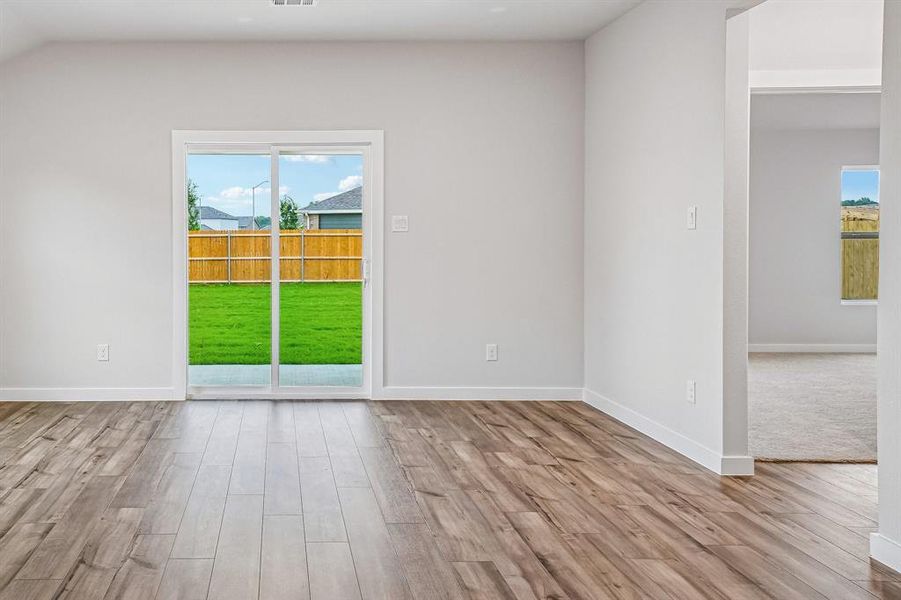 Spacious, unfurnished interior of a new home in Middlefield Village, Dallas (Image 30).