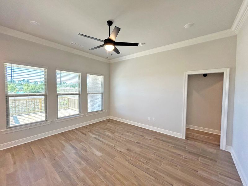 Spacious, unfurnished interior of a new home in The Bluffs at Lafayette, Freeport (Image 15).