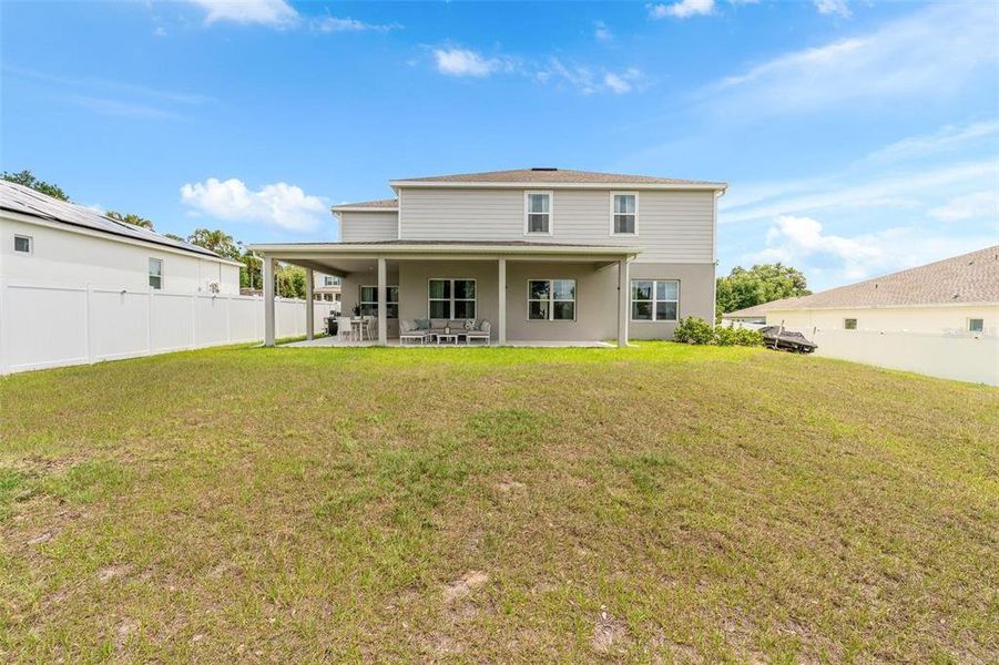 Exterior details and patio area of a home in Bella Terra, Clermont (Image 26).