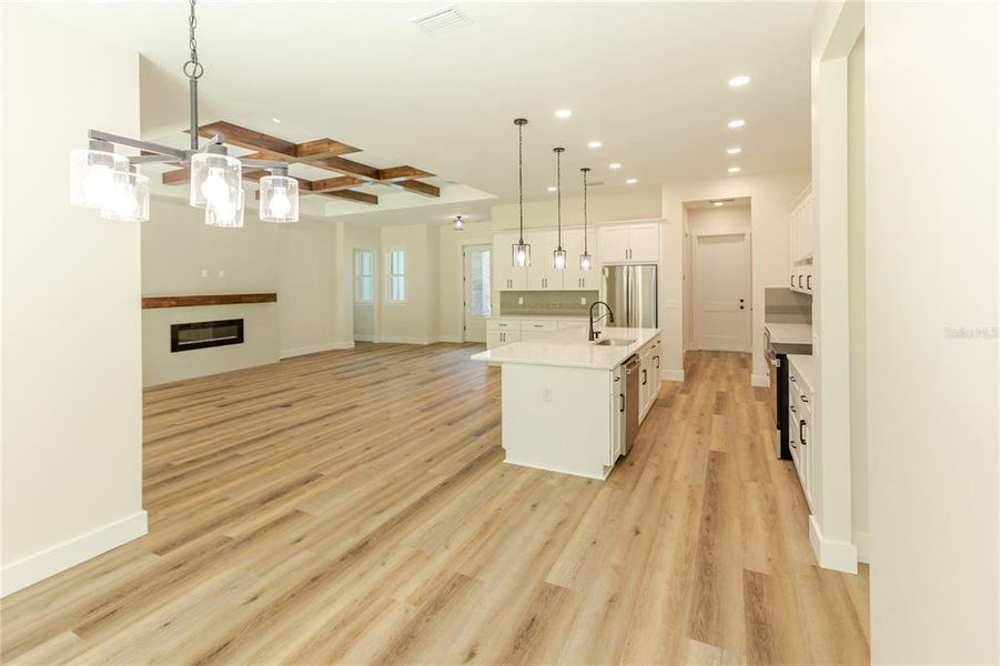 Spacious, unfurnished interior of a new home in , Weeki Wachee (Image 69).