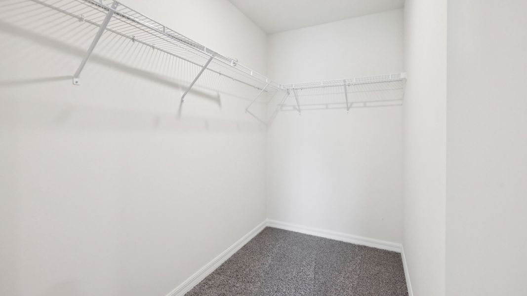 Representative unfurnished interior of a home built from the DAKOTA by D.R. Horton in Marion County Spot Lots, Ocala (Image 20).