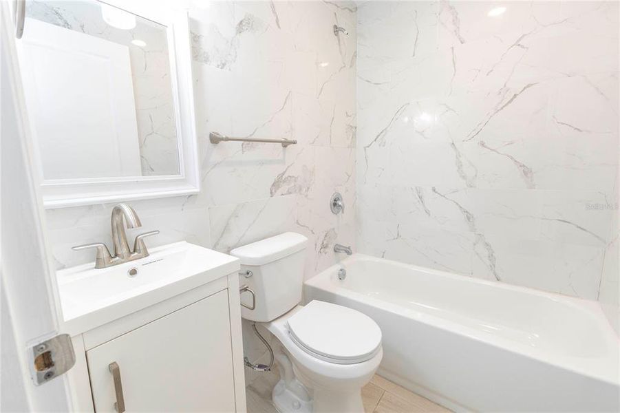 Furnished interior view inside a new home in , Lake Panasoffkee (Image 4).