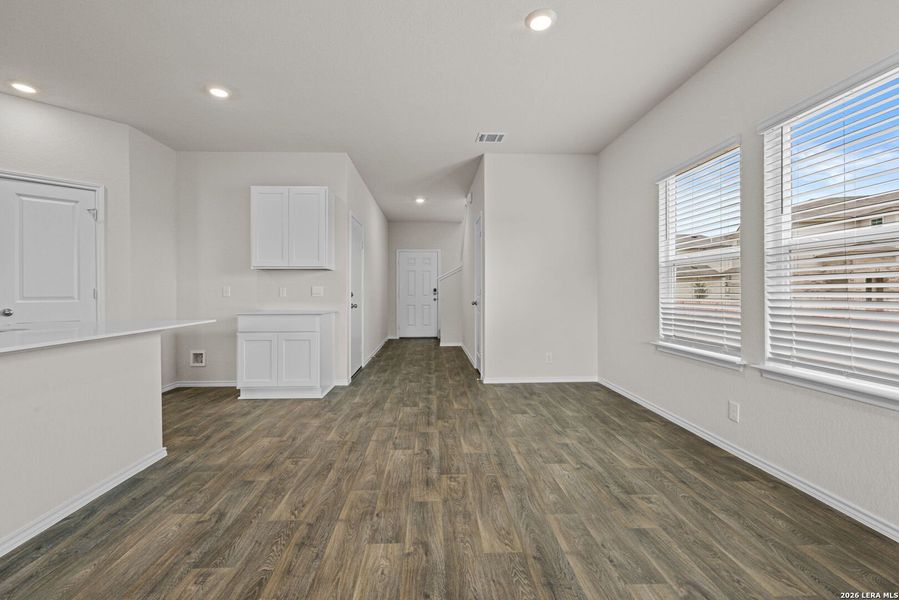 Spacious, unfurnished interior of a new home in Redbird Ranch, San Antonio (Image 13).