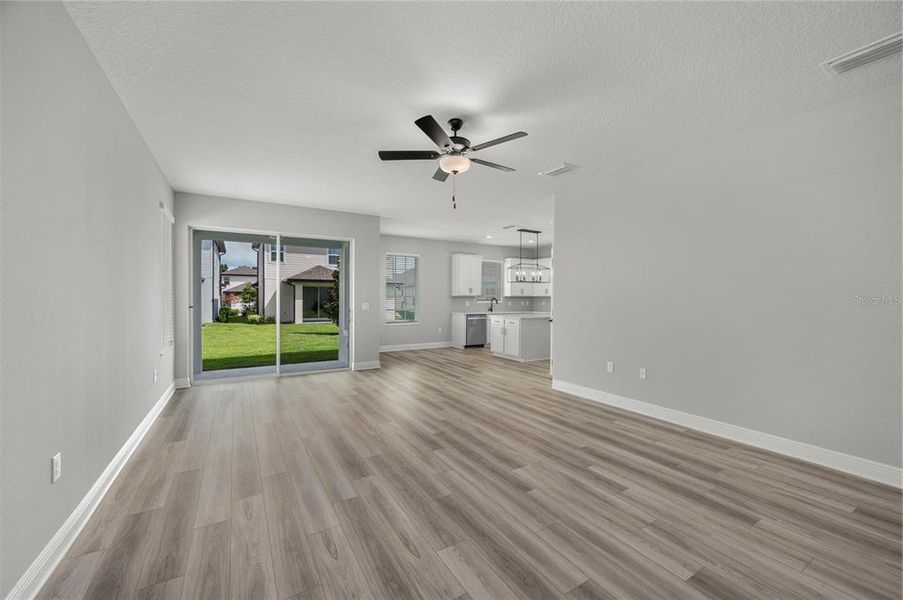 Spacious, unfurnished interior of a new home in , Kissimmee (Image 6).