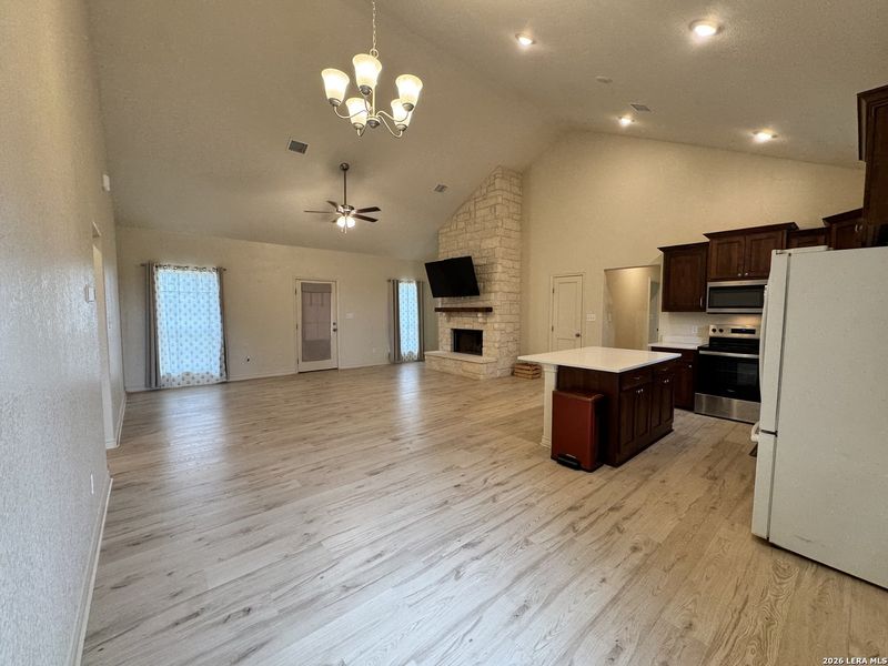 Spacious, unfurnished interior of a new home in , Seguin (Image 10).