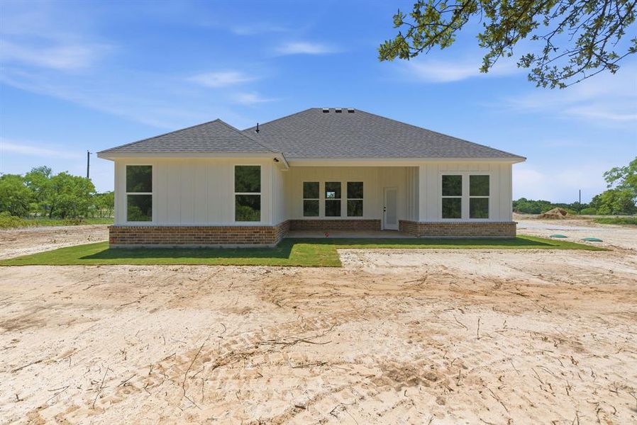 Exterior details and patio area of a home in , Weatherford (Image 21).