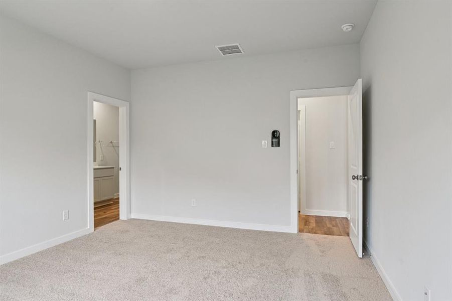 Spacious, unfurnished interior of a new home in Summerwood Estates, Red Oak (Image 17).