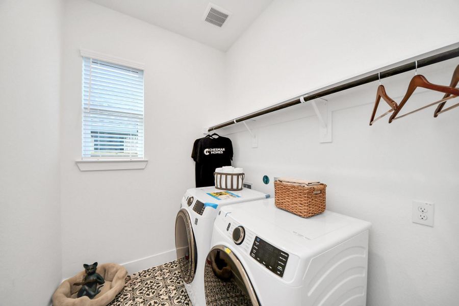 Close-up of interior finishes inside a home in Meridiana 50's, Manvel (Image 18).