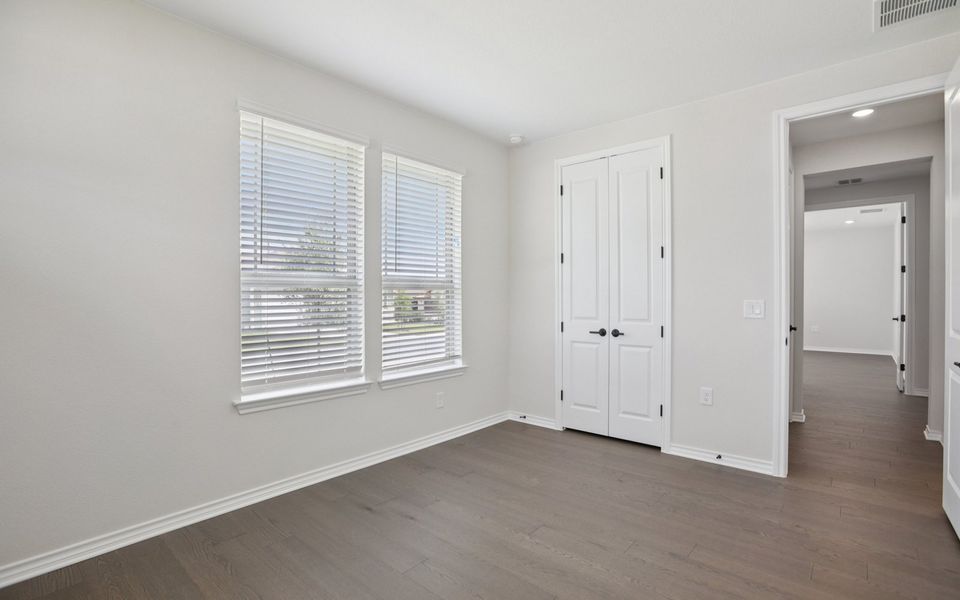 Spacious, unfurnished interior of a new home in Kissing Tree, San Marcos (Image 12).