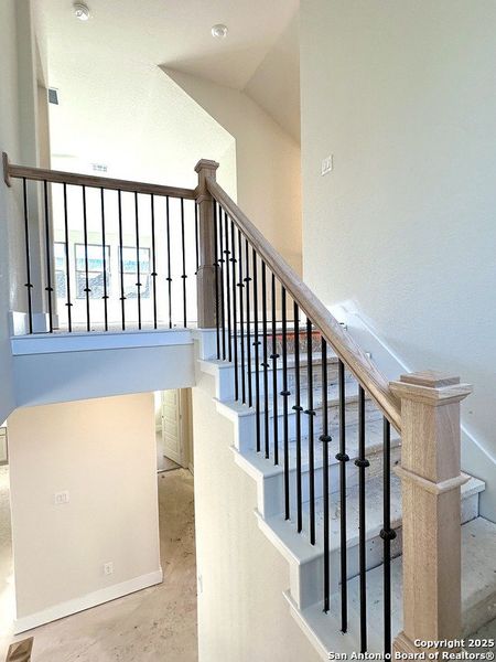 Spacious, unfurnished interior of a new home in Nopal Valley, San Antonio (Image 12).