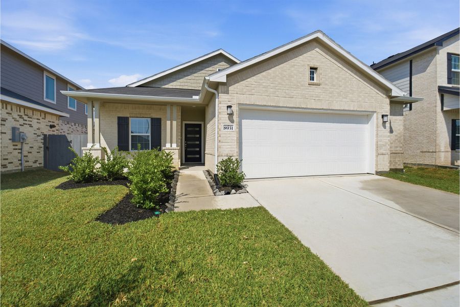 Front exterior of a new home in Bay Creek, Baytown, TX, highlighting curb appeal (Image 25).
