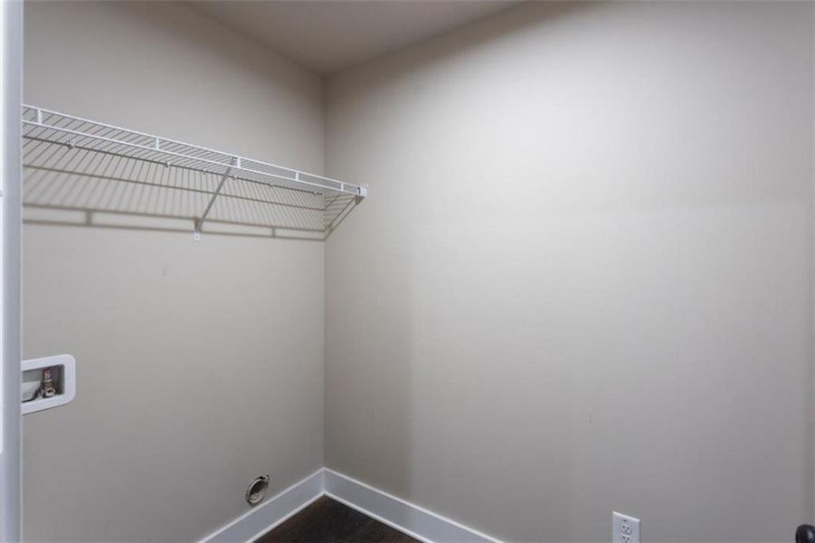 Spacious, unfurnished interior of a new home in , Oxford (Image 28).