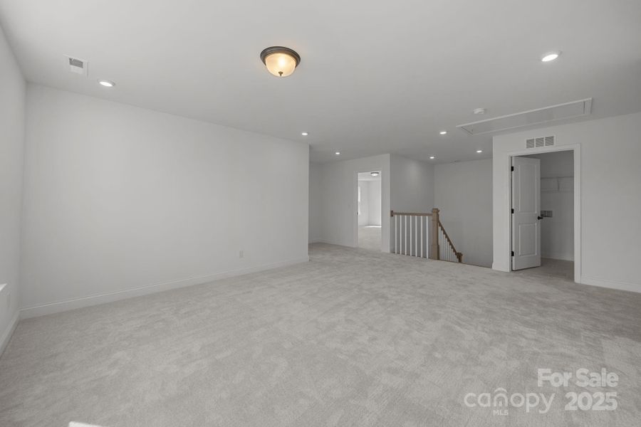 Spacious, unfurnished interior of a new home in Lakeside Glen, York (Image 34).