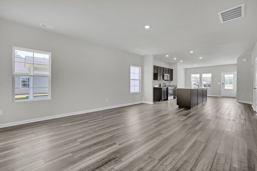 Spacious, unfurnished interior of a new home in River Tide Farms, Bolivia (Image 13). Spacious, unfurnished interior of a new home in River Tide Farms, Bolivia (Image 13).