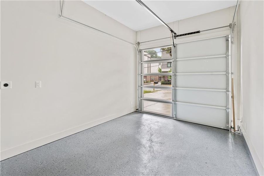 Spacious, unfurnished interior of a new home in , Atlanta (Image 18).