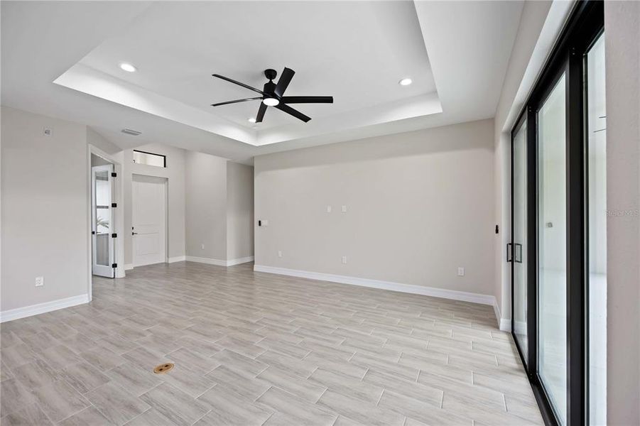 Spacious, unfurnished interior of a new home in , Port Charlotte (Image 20).