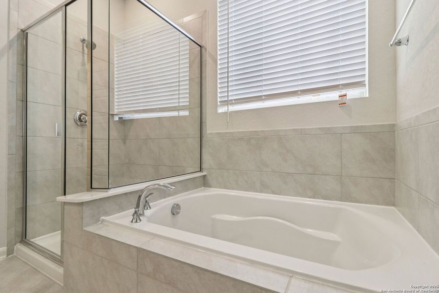 Furnished interior view inside a new home in Fox Falls, Boerne (Image 16).