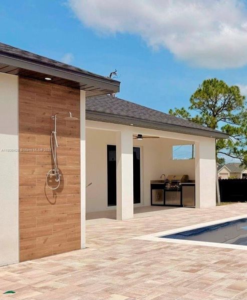 Exterior details and patio area of a home in , Cape Coral (Image 22).