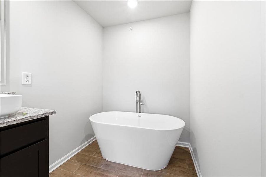 Close-up of interior finishes inside a home in Carolina, Palmetto (Image 13).