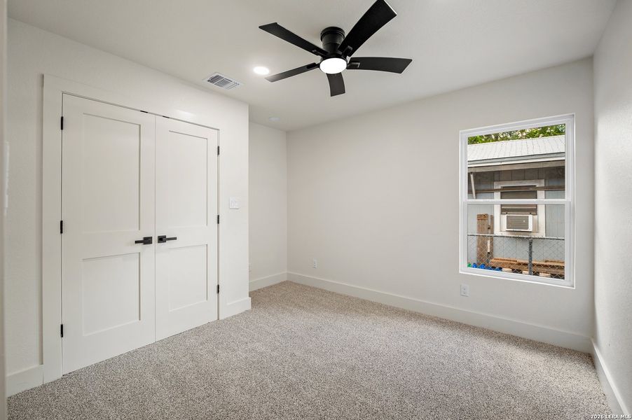 Spacious, unfurnished interior of a new home in , San Antonio (Image 26).