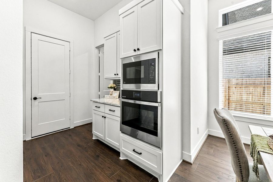 Furnished interior view inside a new home in , Conroe (Image 5).