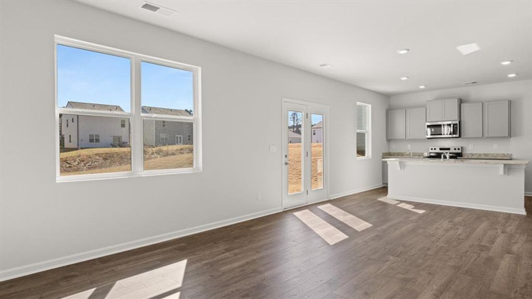 Spacious, unfurnished interior of a new home in Oaks at Cedar Grove, Fairburn (Image 20).