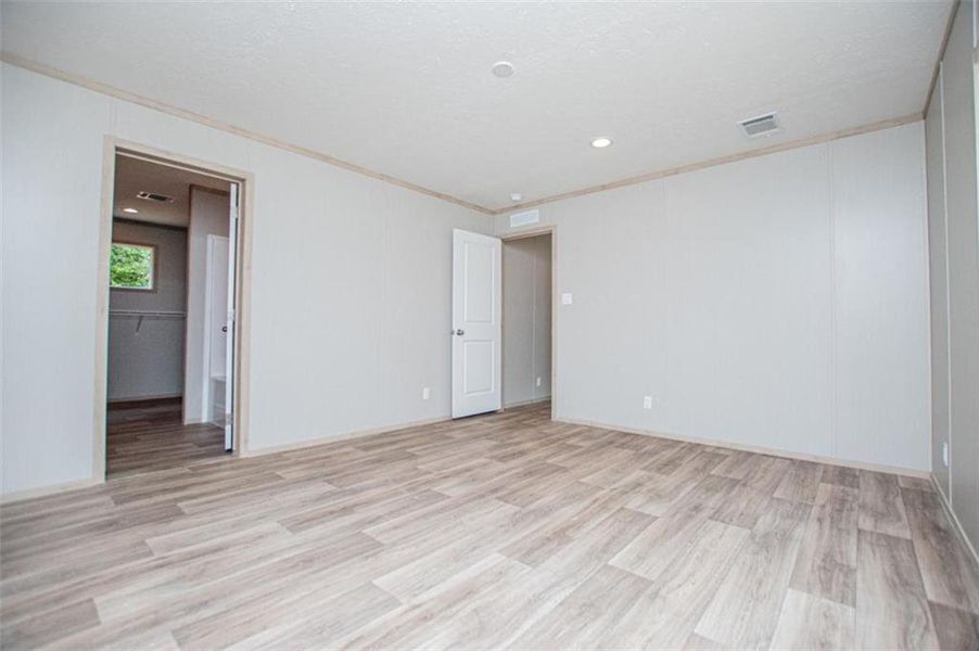 Spacious, unfurnished interior of a new home in , Temple (Image 48).