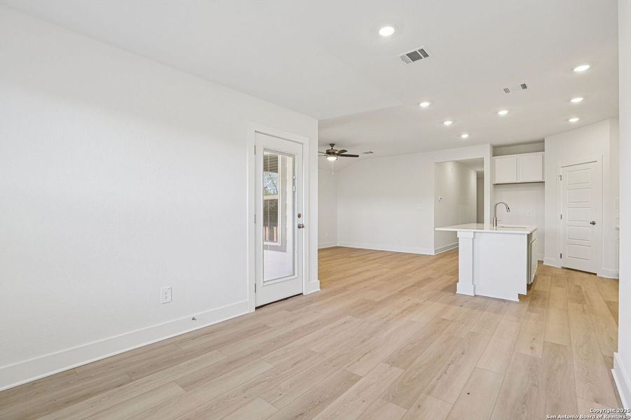 Spacious, unfurnished interior of a new home in Comanche Ridge, San Antonio (Image 40).