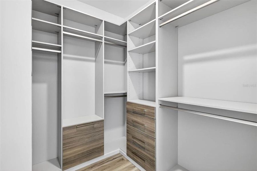 Spacious, unfurnished interior of a new home in , Tampa (Image 51).